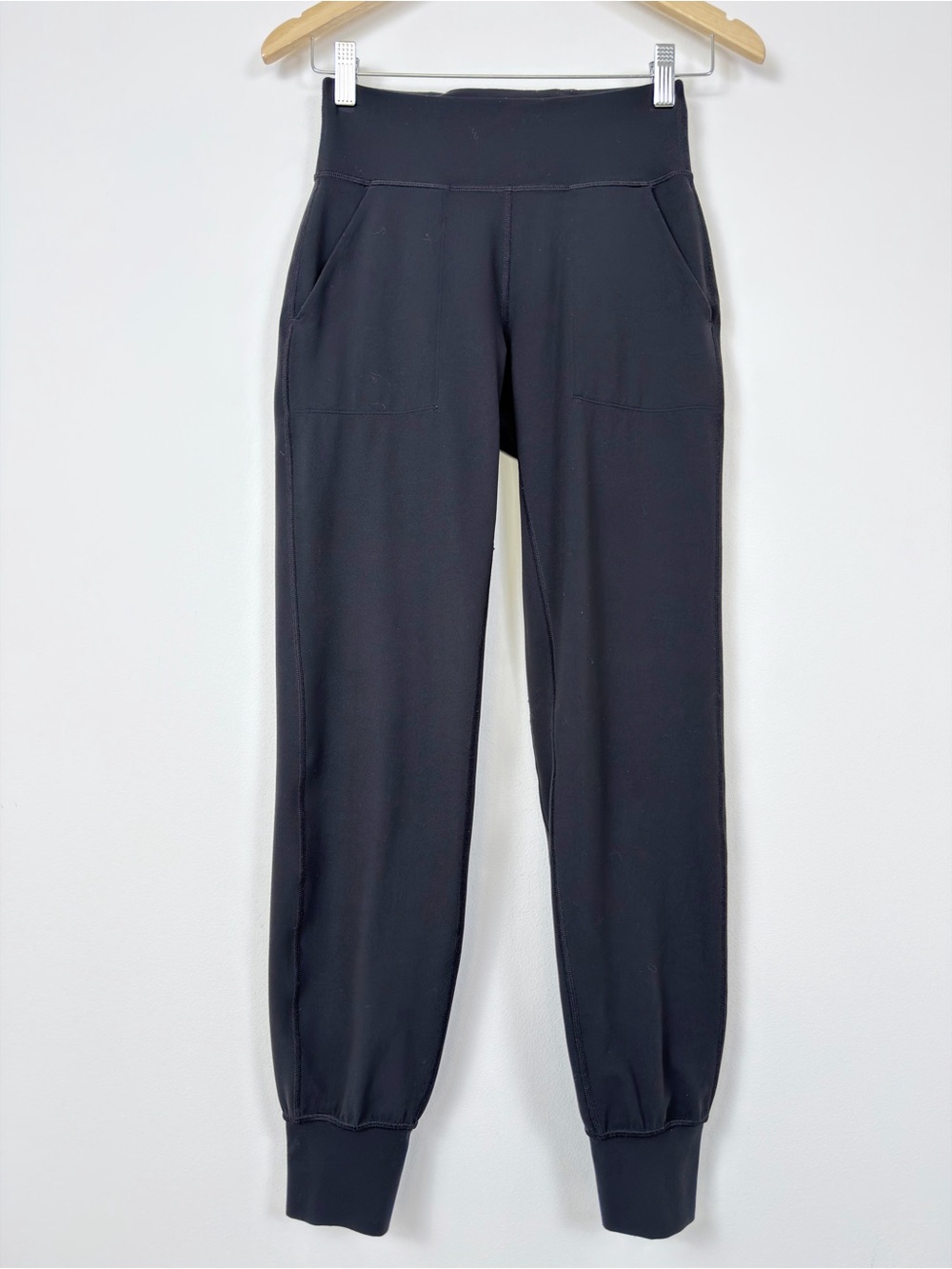 Lululemon Black Jogger Pants Size 4 Athleisure Pockets